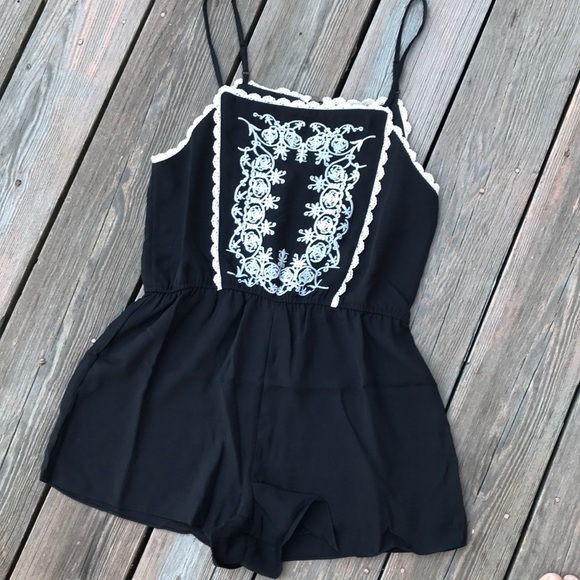 Romeo & Juliet Couture Pants - NWOT Romeo & Juliet romper M